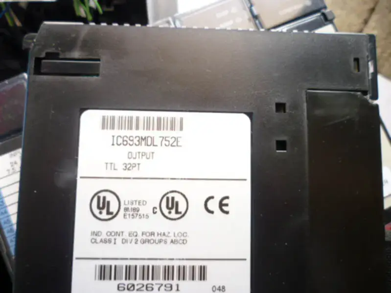 GE Fanuc PLC série 90-30 IC693MDL752E