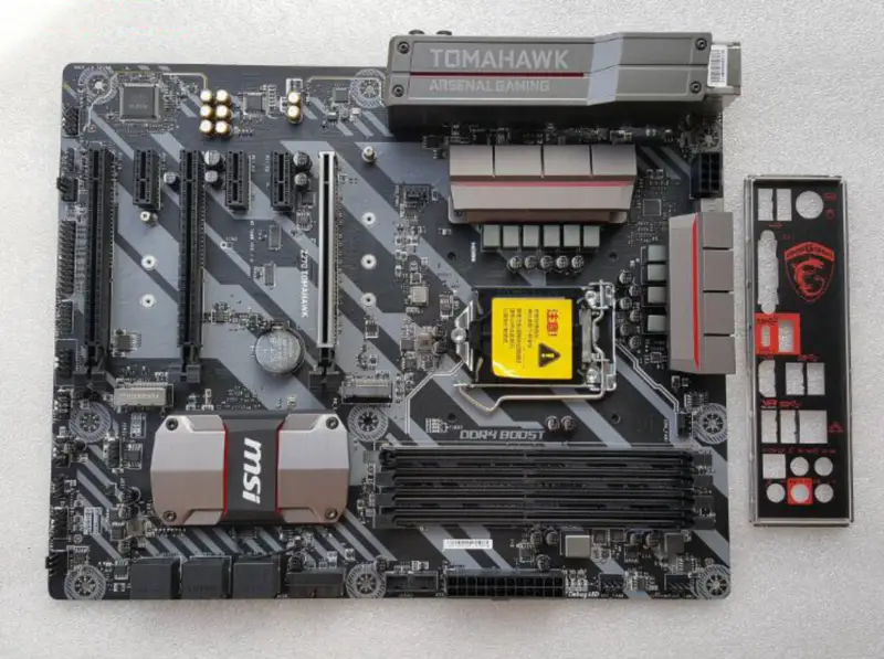 Placa-mãe MSI Z270 TOMAHAWK DDR4 Intel Z270