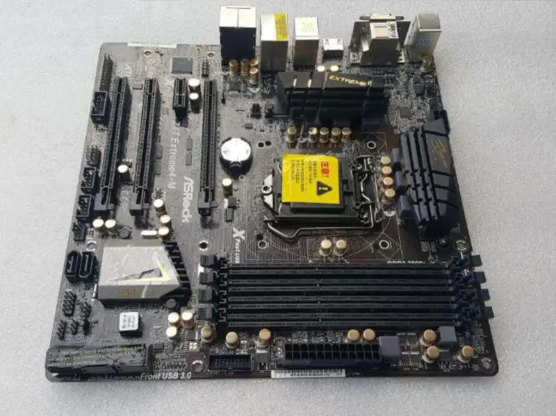 Placa-mãe ASROCK Z77 Extreme4-M Intel LGA 1155 DDR3 Z77 MATX