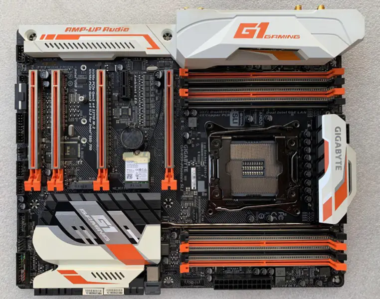 Placa-mãe Gigabyte GA-X99-Phoenix SLI LGA 2011-V3