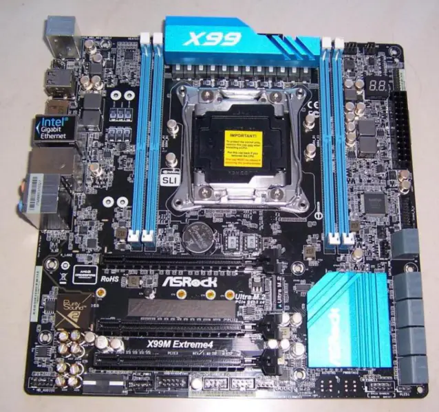 Placa-mãe ASRock X99M Extreme4
