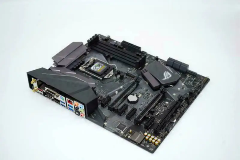 Placa-mãe Asus STRIXZ270EGAMING