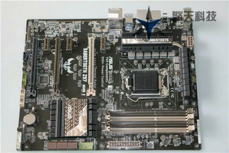 Placa-mãe Asus SABERTOOTHZ97