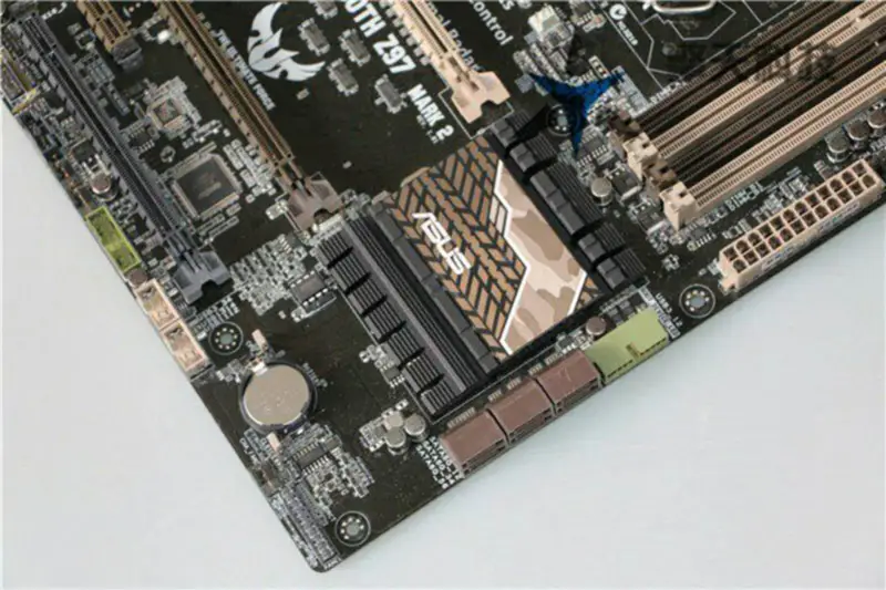 Placa-mãe Asus SABERTOOTHZ97