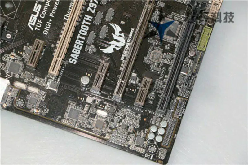 Placa-mãe Asus SABERTOOTHZ97