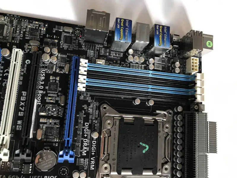Placa-mãe Asus P9X79WS