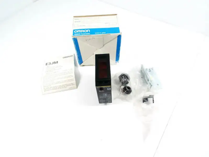 Sensor fotoelétrico OMRON E3JM-R4R4T-G-33