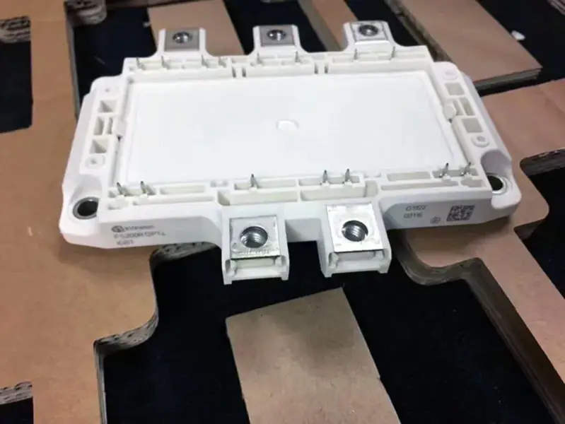 Módulo PLC INFIENON FS200R12PT4