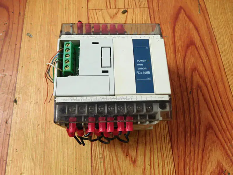 PLC da Mitsubishi FX1N-14MR-001