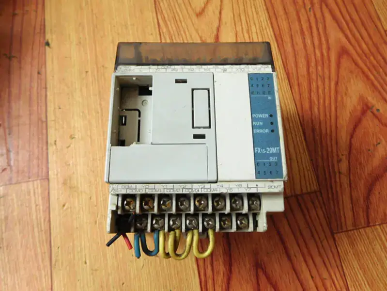 PLC da Mitsubishi FX1S-20MT-001