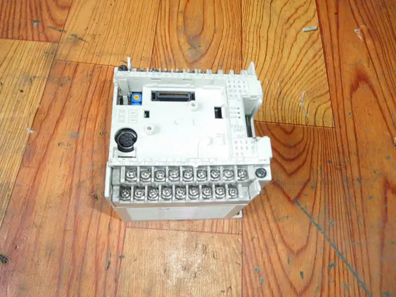 PLC da Mitsubishi FX3GA-24MT-CM