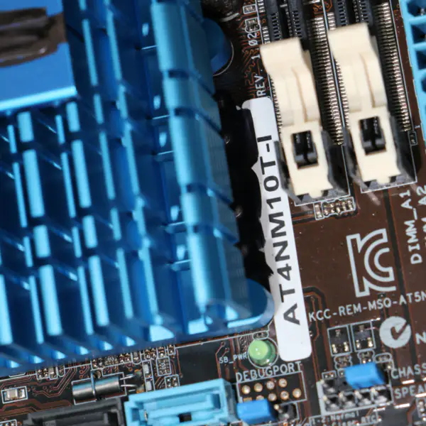 Placa-mãe para desktop Asus AT4NM10T-I com CPU Atom D425 integrada