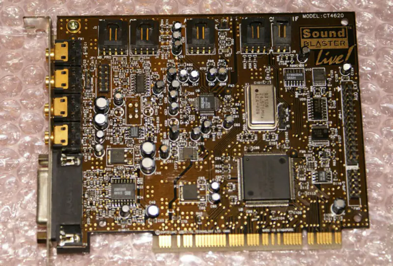 Placa de som Creative Sound Blaster LIVE CT4620 PCI de 4.1 canais