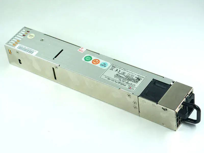 Fonte de alimentação Zippy Emacs CRPS M1S-3400V