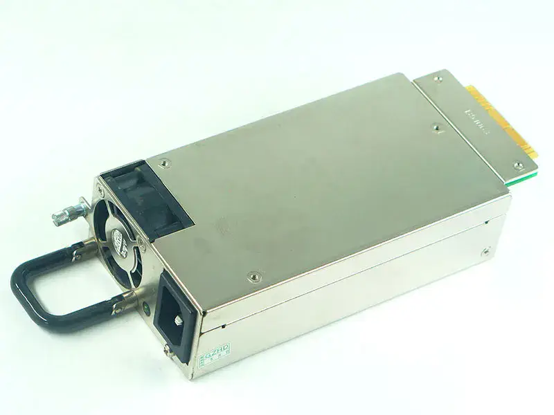 Fonte de alimentação Zippy Emacs P1S-2400V-R