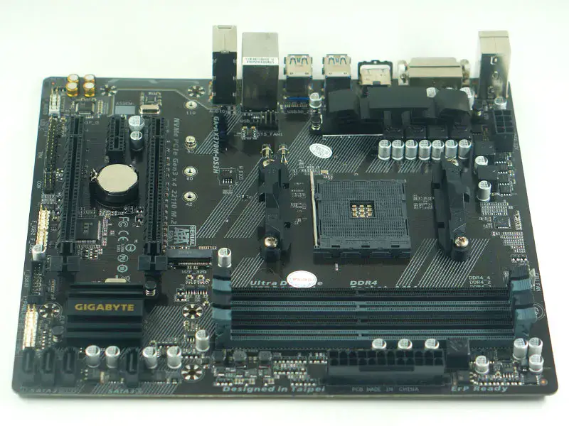 Placa-mãe GIGABYTE GA-AX370M-DS3H