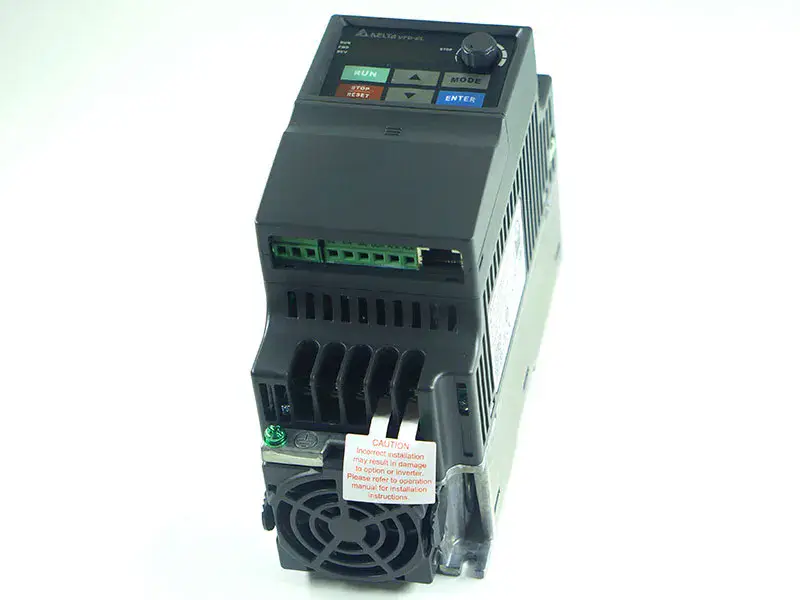 Unidade de corrente alternada Delta VFD007EL21A