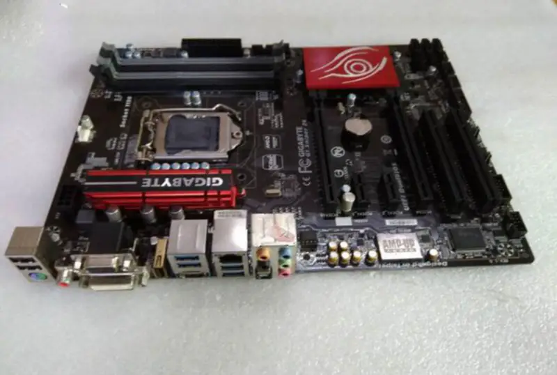 Placa-mãe Gigabyte G1.Sniper Z6 LGA 1150 DDR3