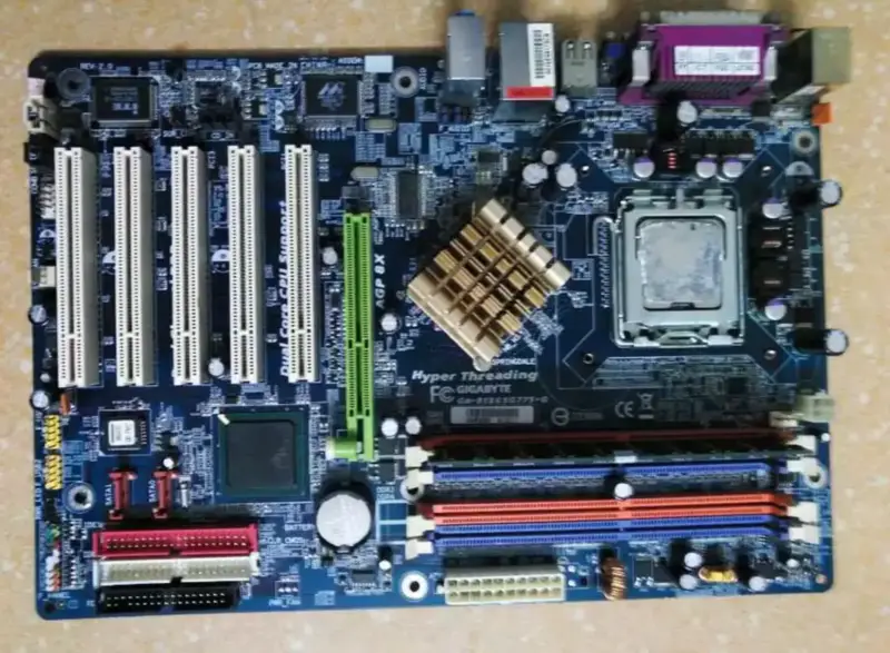 Placa-mãe GIGABYTE GA-8I865G775-G 5*PCI 1*AGP