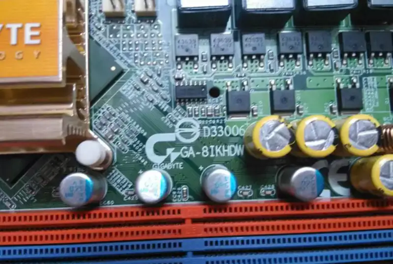 Placa-mãe Gigabyte 8IKHDW