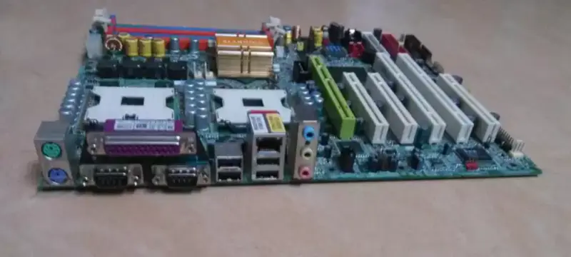Placa-mãe Gigabyte 8IKHDW