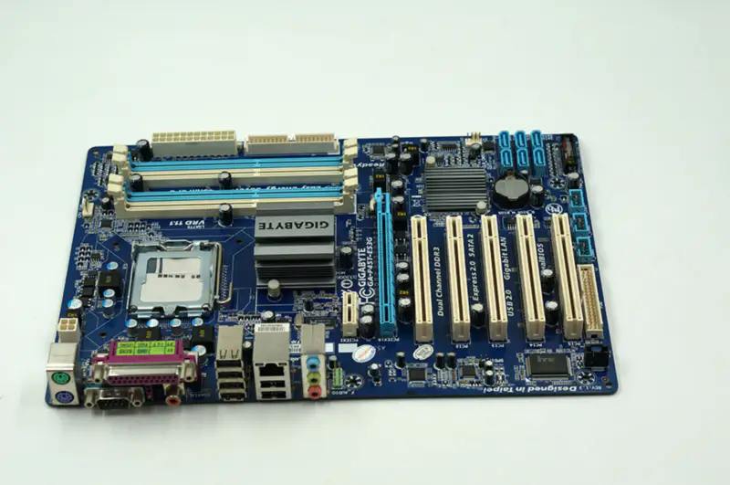 Placa-mãe Gigabyte GA-P45T-ES3G P45T-ES3G P45 LGA 775 ATX