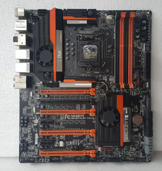 Placa-mãe GA-Z87X-OC Force