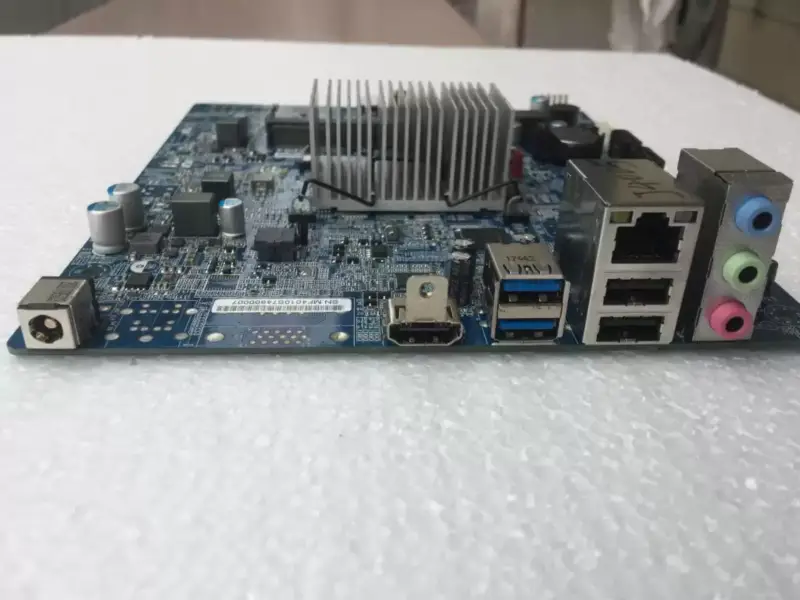 Placa-mãe ECS GLKD-EM J4005U/EMCC64G 17X19