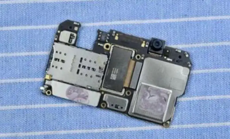 Placa-mãe do Huawei Mate10 desbloqueada com chips