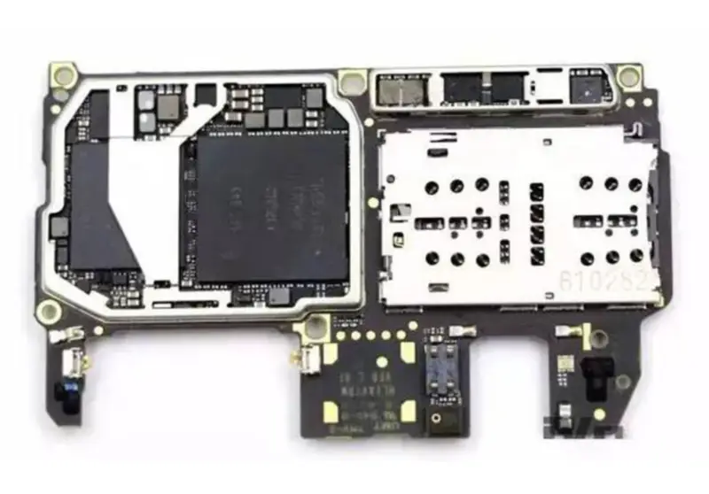 Placa-mãe do Huawei P10 desbloqueada com chips
