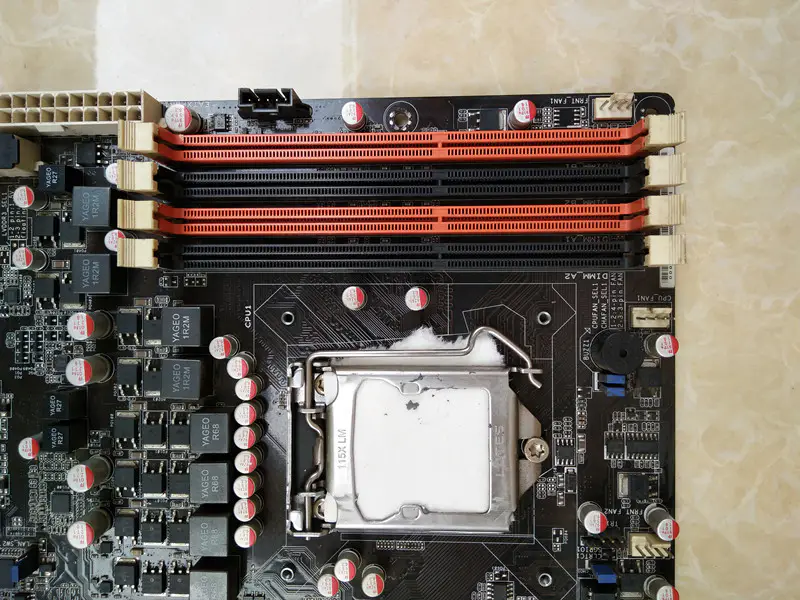 Placa-mãe ASUS P7F-M LGA1156 DDR3 16GB