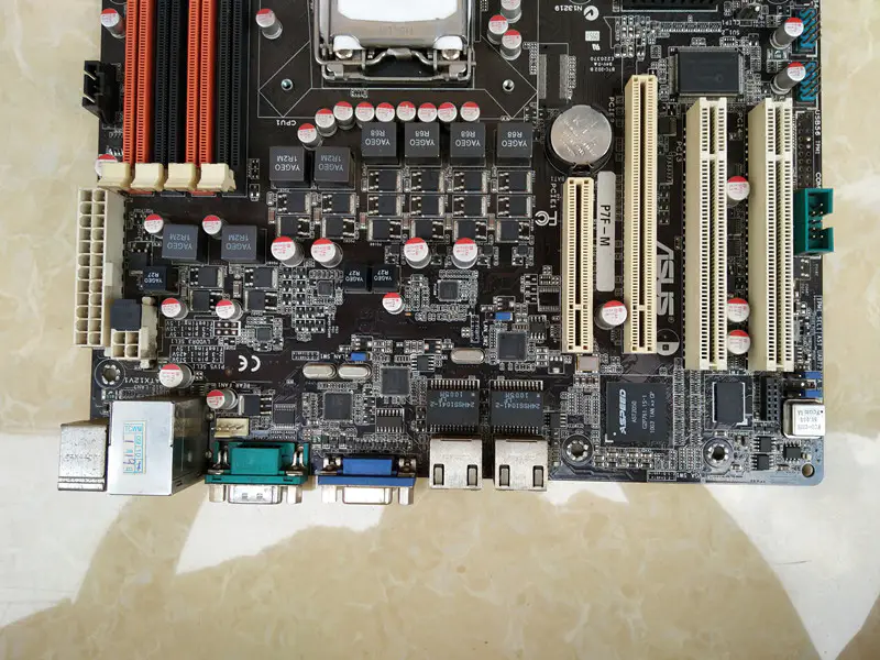 Placa-mãe ASUS P7F-M LGA1156 DDR3 16GB