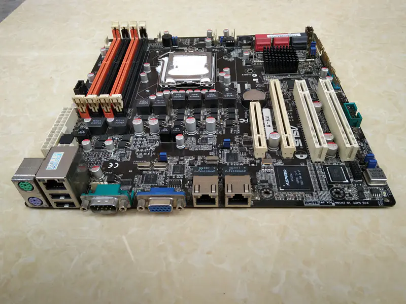 Placa-mãe ASUS P7F-M LGA1156 DDR3 16GB
