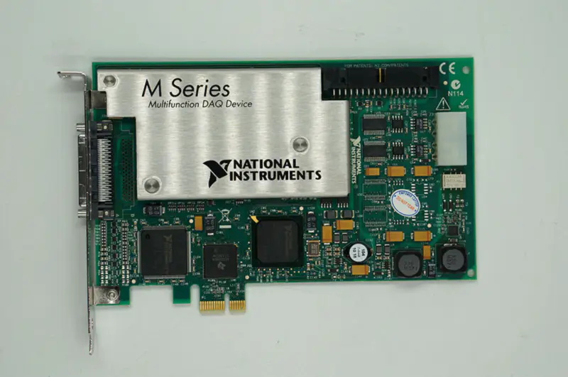 Placa NI PCIE-6251 DAQ