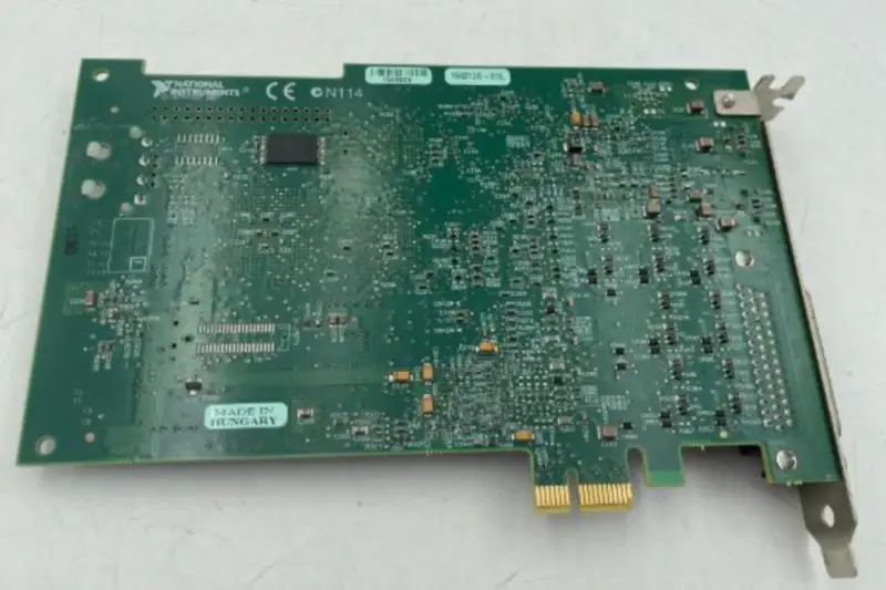 Placa NI PCIe-8255R DAQ com interface 1394B