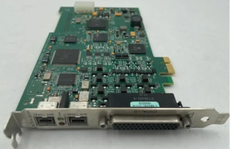 Placa NI PCIe-8255R DAQ com interface 1394B