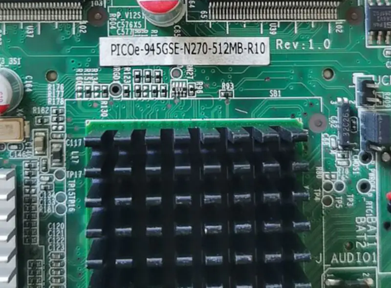 Placa-mãe IEI PICOE-945GSE-N270-512MB-R10