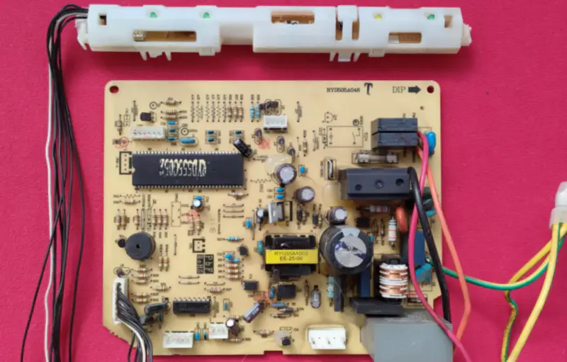 Placa de circuito do ar condicionado Mitsubishi RYD505A046