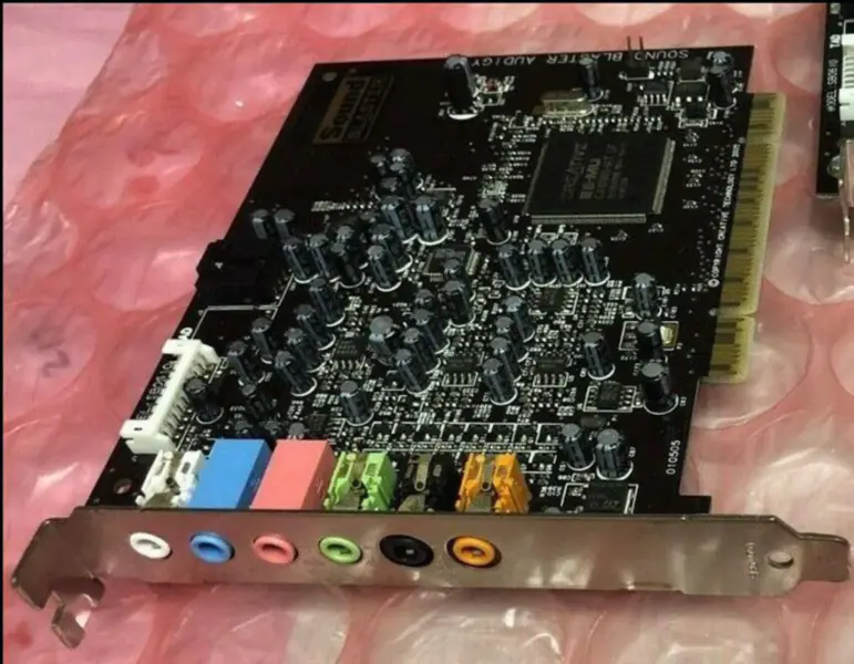 Placa de som Creative Sound Blaster Audigy 4 Value SB0610 Canal 7.1