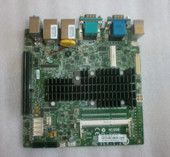 AXIOMTEK SYS76877VGGA-DC-GJ MS-9893 VER:1.2 Placa-mãe de equipamento de controlo industrial