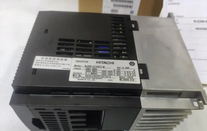 INVERSOR HITACHI WJ200-015HFC-M 1.5KW NOVO